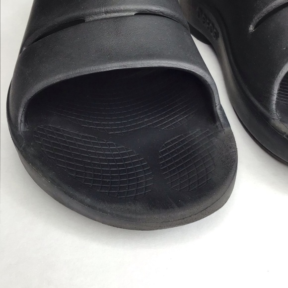 OOFOS OOahh Slide Sandals in Black Size 13. - Picture 4 of 10